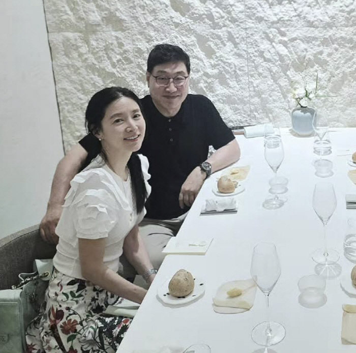 이영애, 20년 연상 ♥정호영과 보기 드문 투샷...세월 비껴간 동안 부부