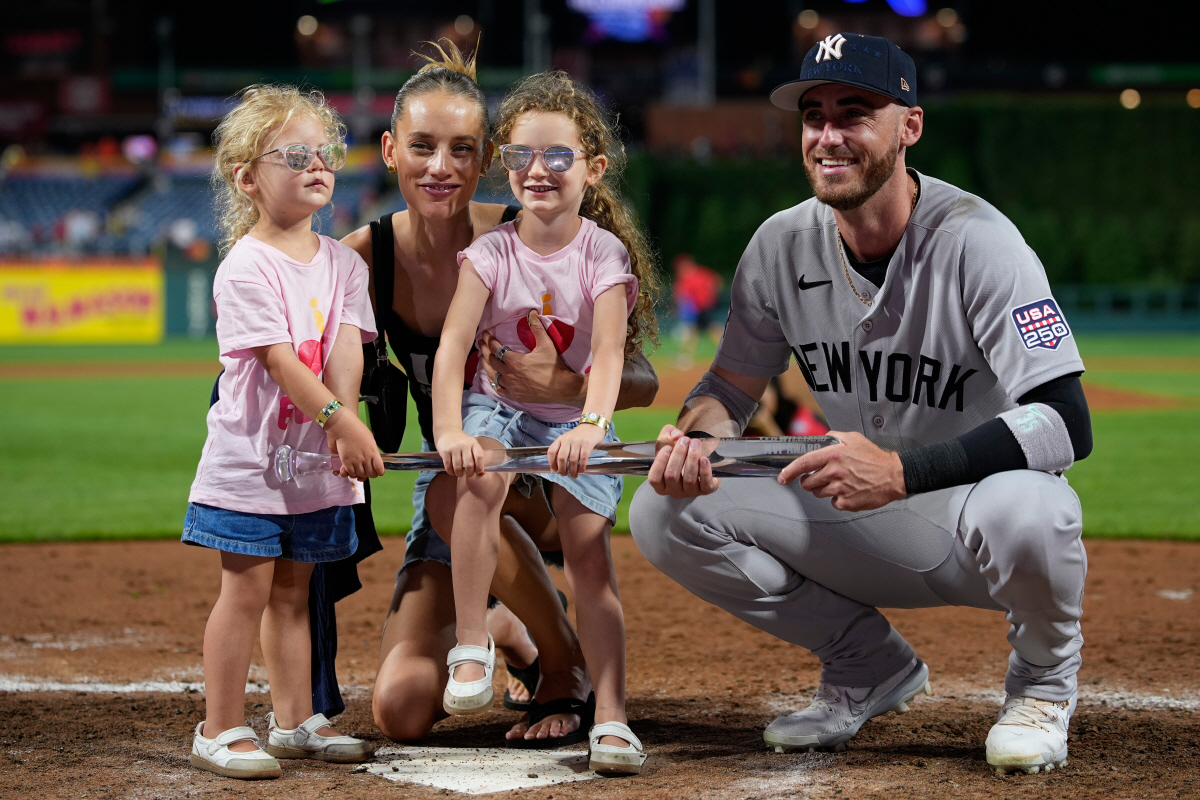 New York Yankees' Cody Bellinger, right, Chase Carter Bellinger and their kids pose with the MVP trophy during the MLB baseball All-Star Game between the American League and National League, Tuesday, July 14, 2026, in Philadelphia. (AP Photo/Matt Slocum)