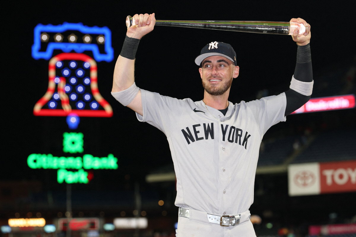 PHILADELPHIA, PENNSYLVANIA - JULY 14: Cody Bellinger #35 of the New York Yankees poses for a photograph with the Ted Williams Most Valuable Player Award after the 2026 MLB All-Star Game at Citizens Bank Park on July 14, 2026 in Philadelphia, Pennsylvania. Emilee Chinn/Getty Images/AFP (Photo by Emilee Chinn / GETTY IMAGES NORTH AMERICA / Getty Images via AFP)