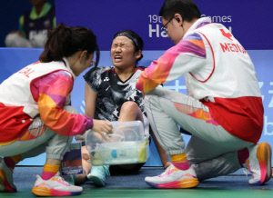 '악! 발에 발목 잡혔다' 안세영, 일본오픈 부상으로 기권…정밀검사 위해 조기 귀국, 연속우승 행진도 제동