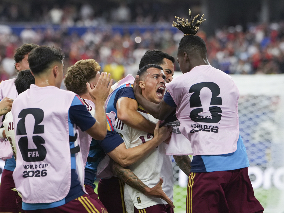 (260715) -- DALLAS, July 15, 2026 (Xinhua) -- Pedro Porro (2nd R) of Spain celebrates a goal with teammates during the semifinal match between France and Spain at the 2026 FIFA World Cup at Dallas Stadium in Dallas, the United States, July 14, 2026. (Xinhua/Huang Zongzhi)