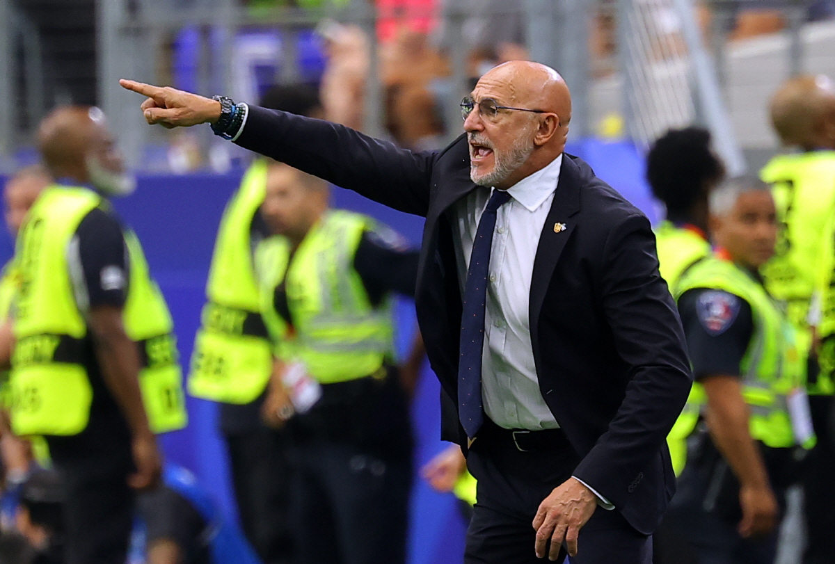 epa13111539 Spain's head coach Luis de la Fuente during the FIFA World Cup 2026 semifinals match France against Spain, in Dallas, USA, 14 July 2026. EPA/CHRISTOPHER NEUNDORF