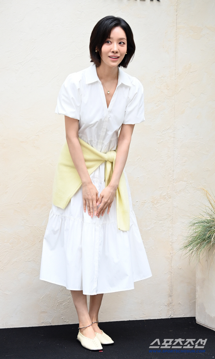 Cha Joo-young exudes elegance