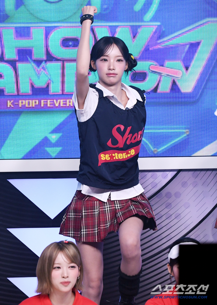Rescene's Woni Strikes a Confident Pose