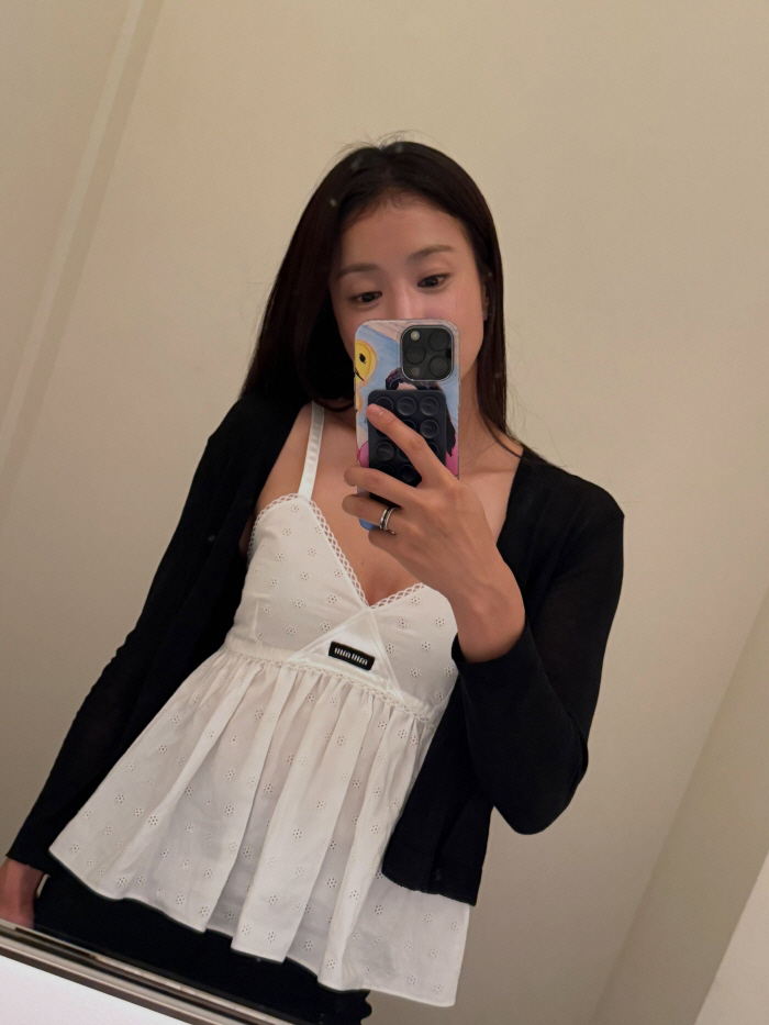 Lee Si-young Prepared a Chanel Dress, Only to Be Disappointed... "It Won't Even Fit Because of My Lats"