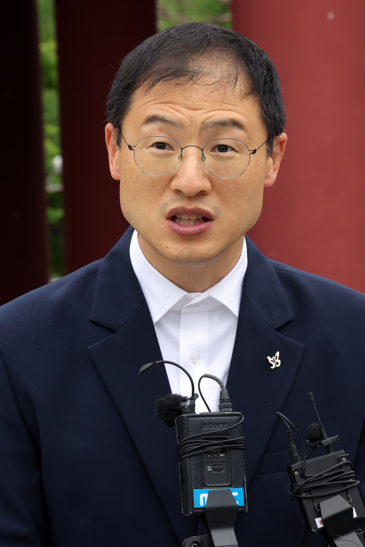 발언하는 김상욱 울산시장 당선인 (광주=연합뉴스) 김혜인 기자 = 8일 오전 김상욱 울산시장 당선인이 광주 북구 운정동 국립5·18민주묘지를 찾아 참배 후 발언하고 있다. 2026.6.8 in@yna.co.kr(끝)