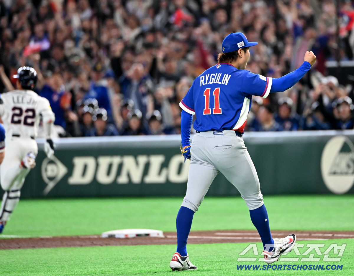 8일 일본 도쿄돔에서 열린 WBC(월드베이스볼클래식) 한국과 대만의 경기, 1회말 구린루이양이 이정후를 잡아내며 환호하고 있다. 도쿄(일본)=허상욱 기자 wook@sportschosun.com/2026.03.08/