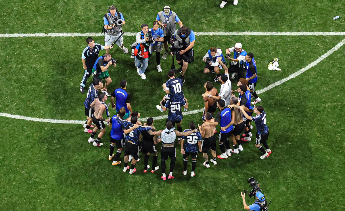 'VAR헨티나'에 대한 '나이지리아 레전드'의 폭탄 발언 "FIFA가 메시의 우승을 원한다고? 호날두 팬이 만든 쓰레기 같은 소리!"