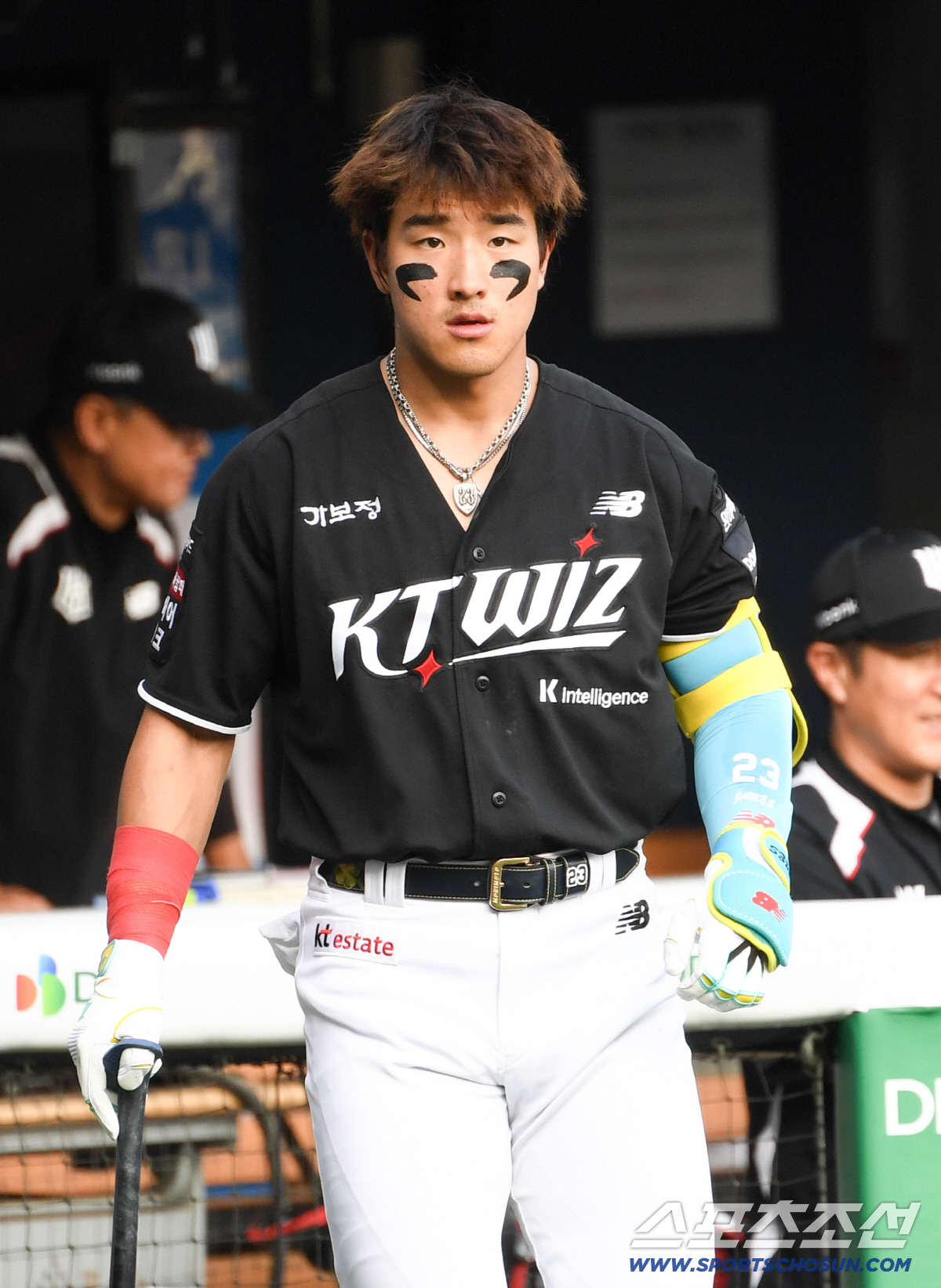 18일 잠실구장에서 열린 두산과 KT의 경기. KT 안현민이 몸을 풀고 있다. 잠실=박재만 기자 pjm@sportschosun.com/2026.06.18/