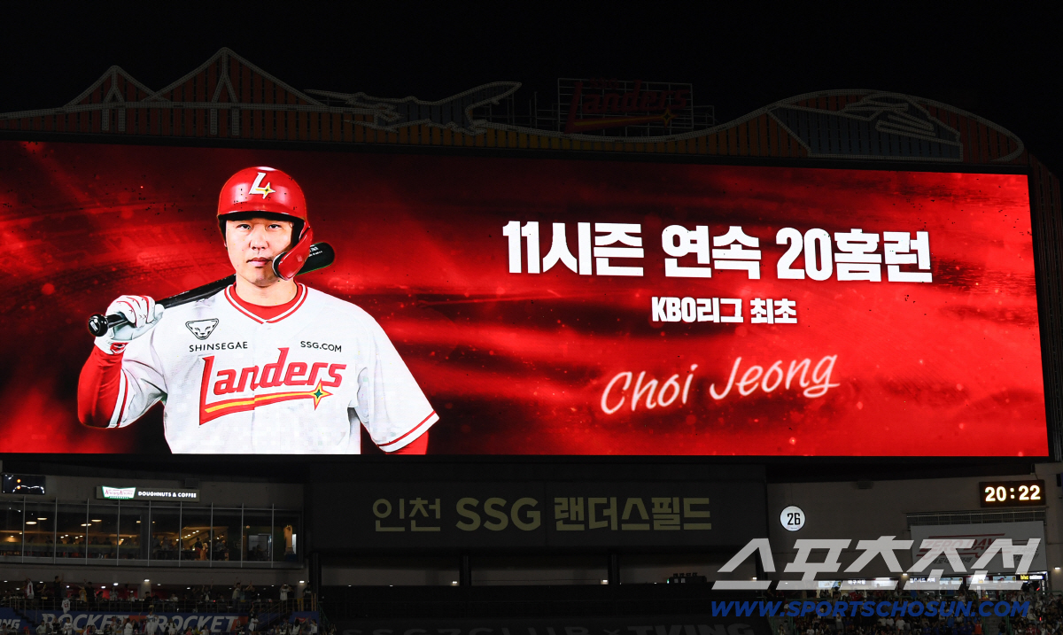 16일 인천SSG랜더스필드에서 열린 SSG와 KIA의 경기. 5회말 1사 2루 SSG 최정이 투런포를 날렸다. KBO 최초 11시즌 연속 20홈런 대기록을 달성한 순간. 인천=박재만 기자 pjm@sportschosun.com/2026.07.16/