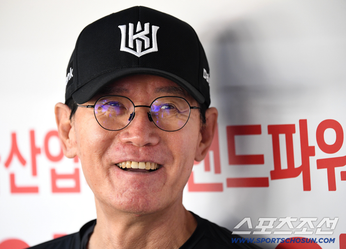 9일 수원 케이티위즈파크에서 열리는 KBO리그 KT와 키움의 경기. 인터뷰하는 KT 이강철 감독. 수원=송정헌 기자 songs@sportschosun.com/2026.07.09/
