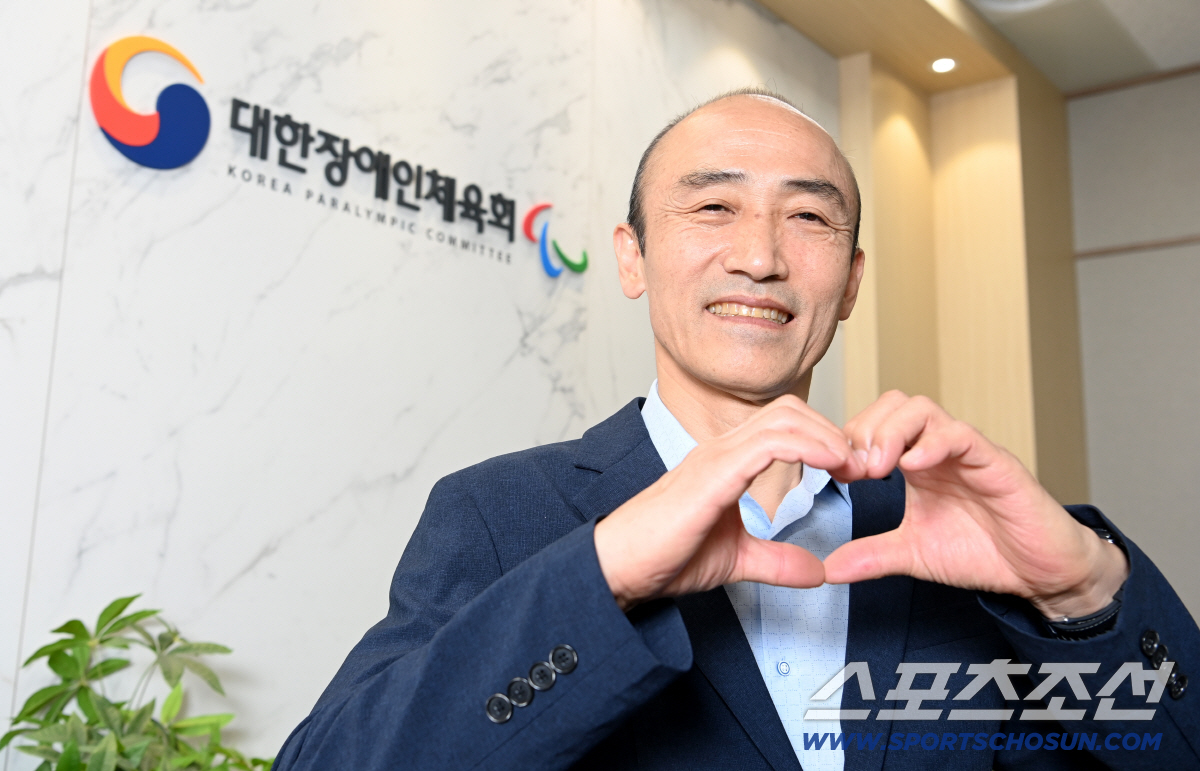 정진완 대한장애인체육회 회장이 7일 서울 올림픽회관에서 진행된 스포츠조선과의 인터뷰에 앞서 포즈를 취하고 있다. 허상욱 기자 wook@sportschosun.com/