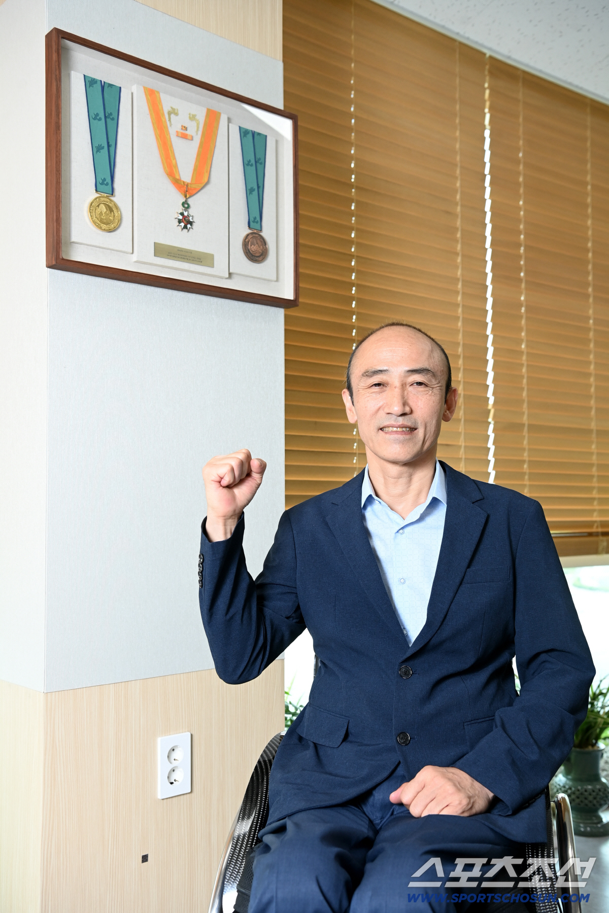 정진완 대한장애인체육회 회장이 7일 서울 올림픽회관에서 진행된 스포츠조선과의 인터뷰에 앞서 파이팅 포즈를 취하고 있다. 허상욱 기자 wook@sportschosun.com/