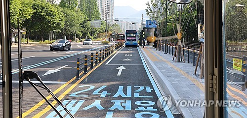 [창원BRT 2년] ① 1단계 9.3㎞에 버스전용차로…안정적 정착 vs 불만 여전