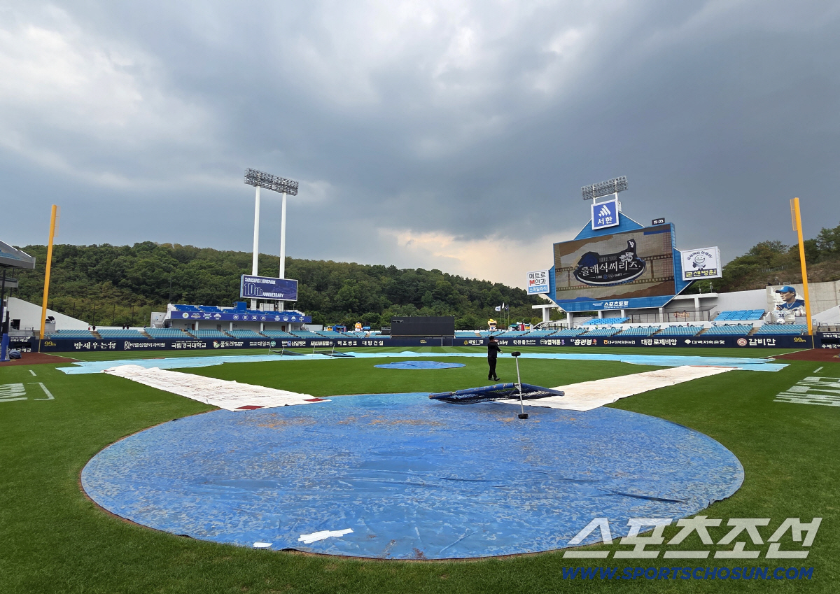 17일 대구 삼성라이온즈파크에서 열리는 삼성과 롯데의 경기. 장맛비가 내리고 있는 라이온즈파크. 대구=송정헌 기자 songs@sportschosun.com/2026.07.17/