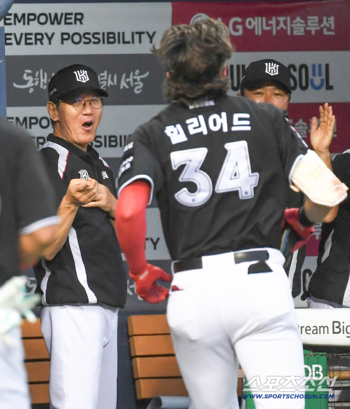 '한 번도 힘든데 두 번이나' 연달아 잠실 담장 넘긴 힐리어드 괴력쇼, 입을 다물지 못한 이강철 감독 