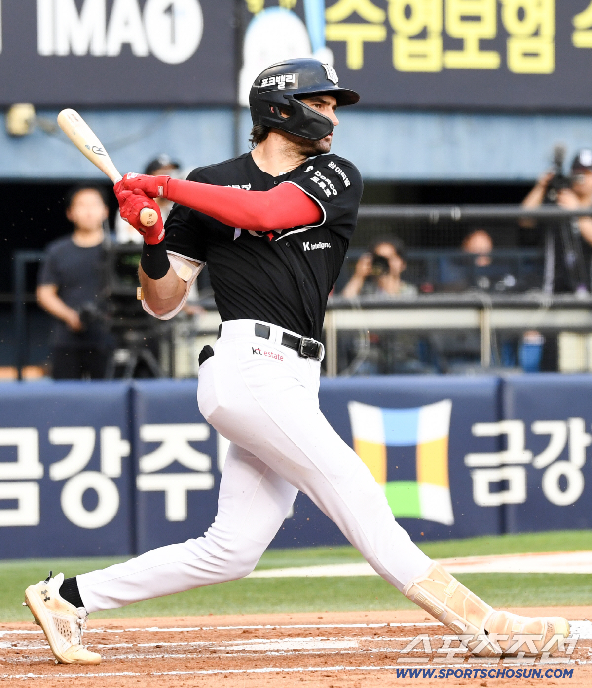 18일 잠실구장에서 열린 두산과 KT의 경기. 3회초 2사 1,2루 KT 힐리어드가 적시타를 날리고 있다. 잠실=박재만 기자 pjm@sportschosun.com/2026.06.18/