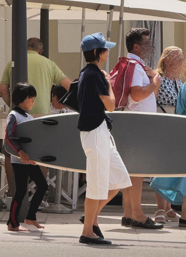 Kim Na-young, Dating My Q, Ditches Her Tight Dress in Paris Heatwave... She Looks Like a True Parisian Now