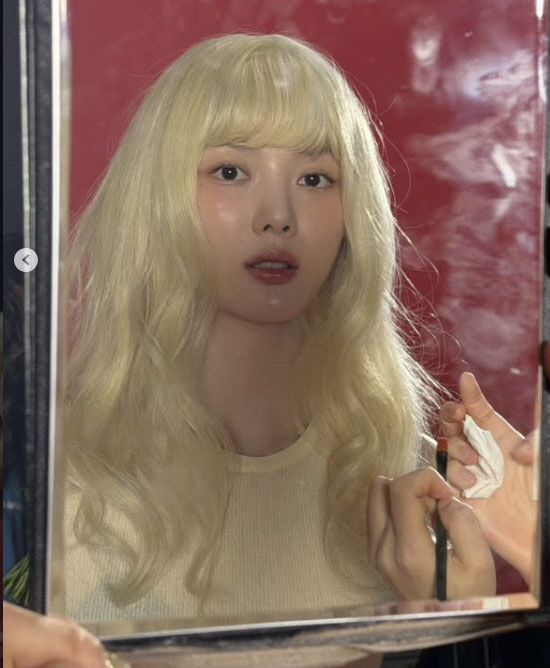 김유정, 30대 앞두고 분위기 완전 달라졌다…실사판 '금발 바비인형'