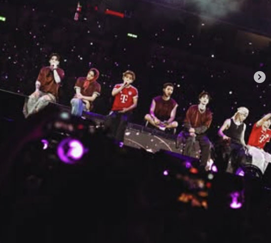 "The presidential couple showed up too"... BTS's Paris concert venue draws cheers from 88,000 fans as the Macrons make a surprise appearance