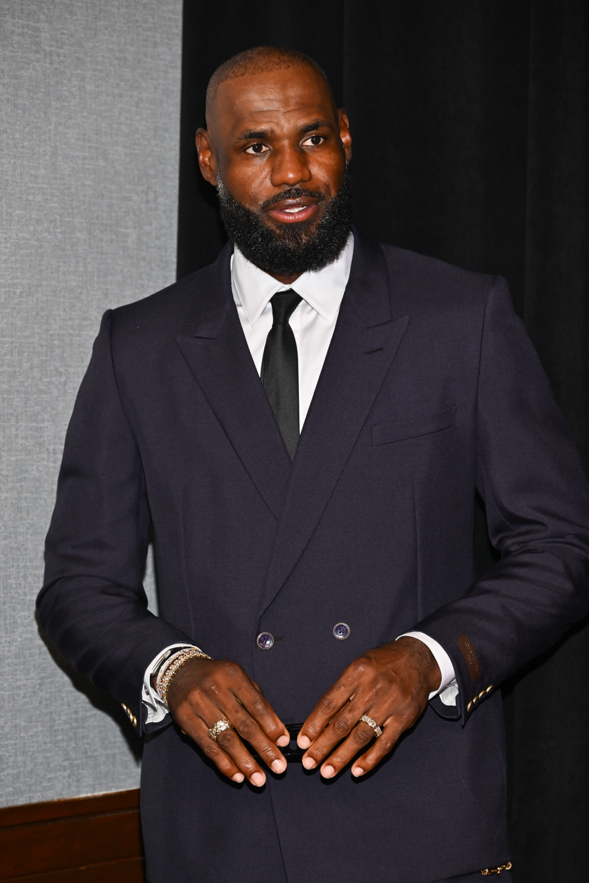'6개 팀 압축' 르브론 영입 전쟁, NBA 판도 흔들 '킹'의 선택. 차기 행선지 다음 주 전격 발표
