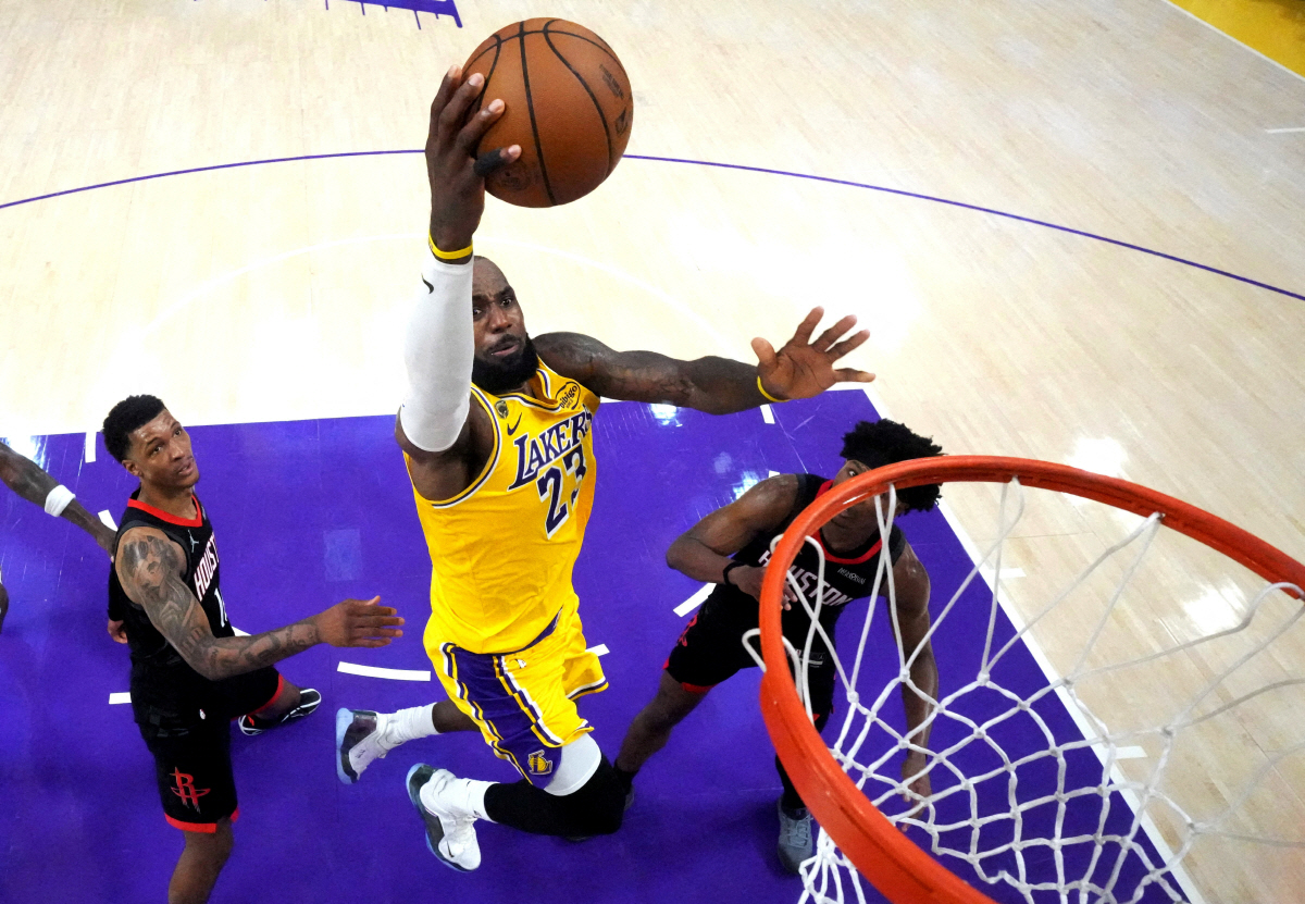 '6개 팀 압축' 르브론 영입 전쟁, NBA 판도 흔들 '킹'의 선택. 차기 행선지 다음 주 전격 발표