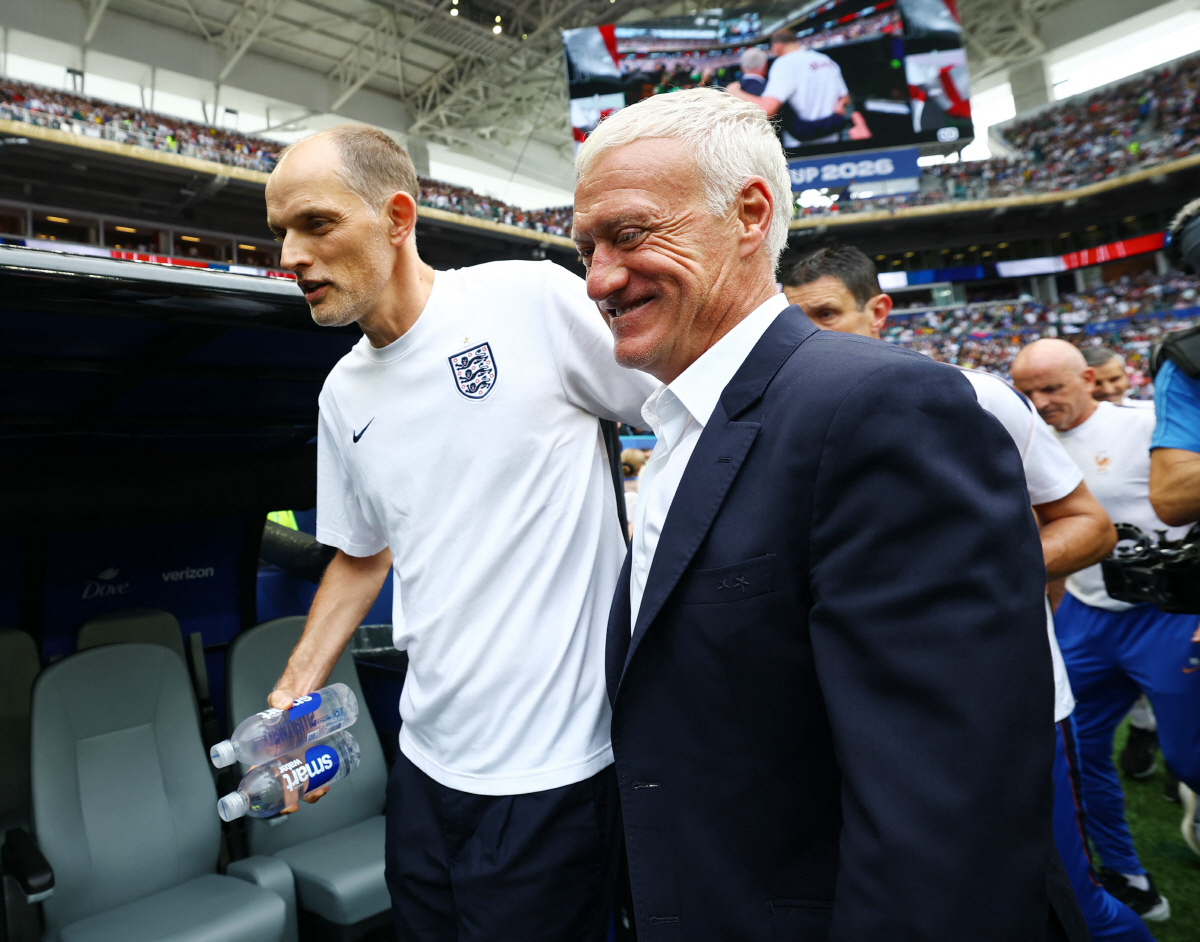 Soccer Football - FIFA World Cup 2026 - Bronze Final - France v England - Miami Stadium, Miami Gardens, Florida, U.S. - July 18, 2026 during a France coach Didier Deschamp with England manager Thomas Tuchel before the match REUTERS/Carlos Barria