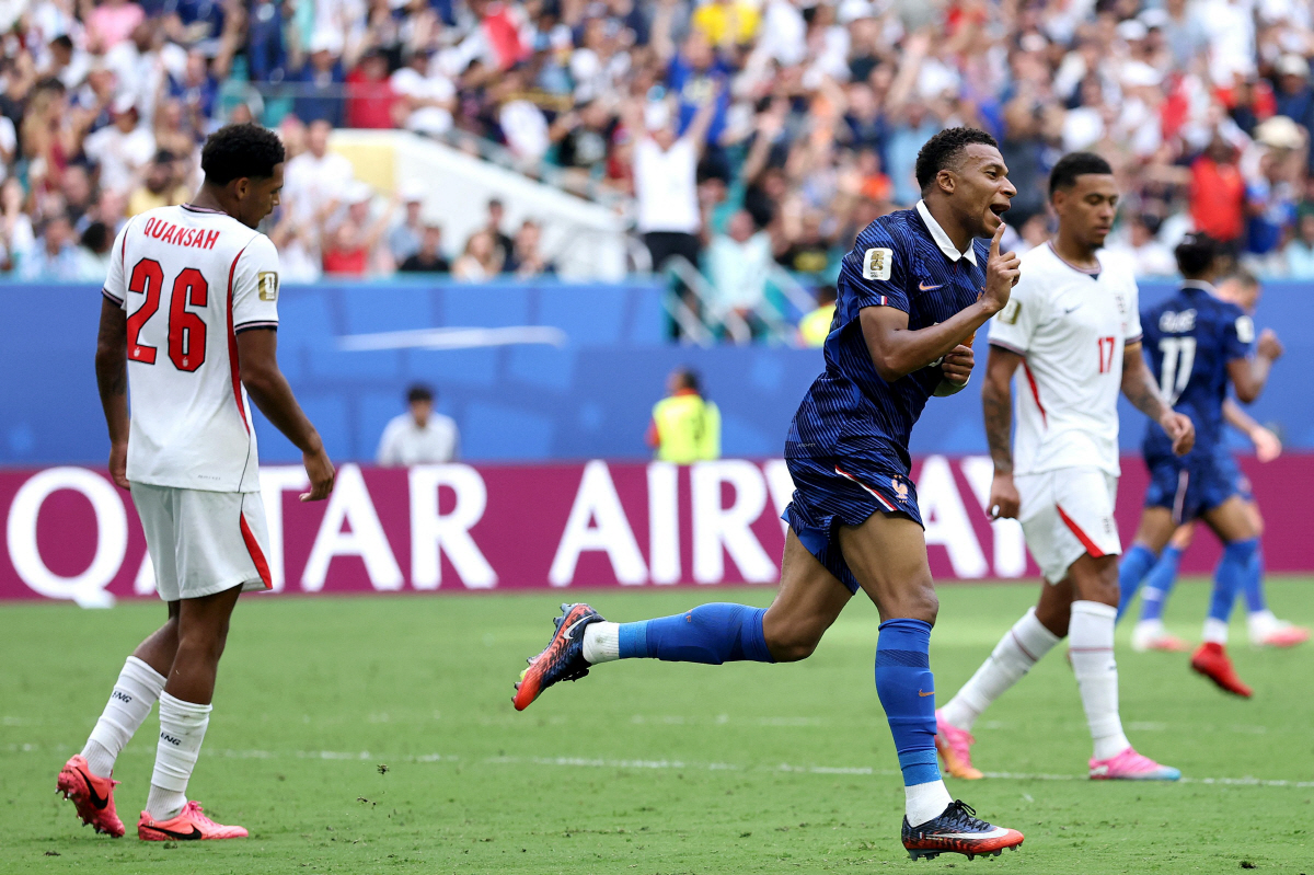 MIAMI GARDENS, FLORIDA - JULY 18: Kylian Mbappe #10 of France celebrates after scoring his team?s third goal during the FIFA World Cup 2026 Bronze Final between France and England at Miami Stadium on July 18, 2026 in Miami Gardens, Florida. Buda Mendes/Getty Images/AFP (Photo by Buda Mendes / GETTY IMAGES NORTH AMERICA / Getty Images via AFP)