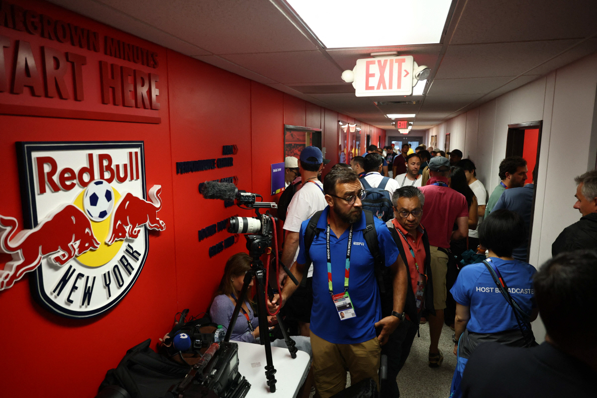 Members of the media wait on the media centre after a Spain's training session was postponed due to weather conditions in New Jersey, on July 18, 2026. Spain and Argentina will meet in the 2026 World Cup football tournament final match at the New York/New Jersey Stadium in East Rutherford on July 19, 2026. (Photo by FRANCK FIFE / AFP)
