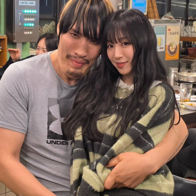 최홍만·쯔양, 이러다 열애설 나겠네..밀착 스킨십→팔 맞댄 투샷