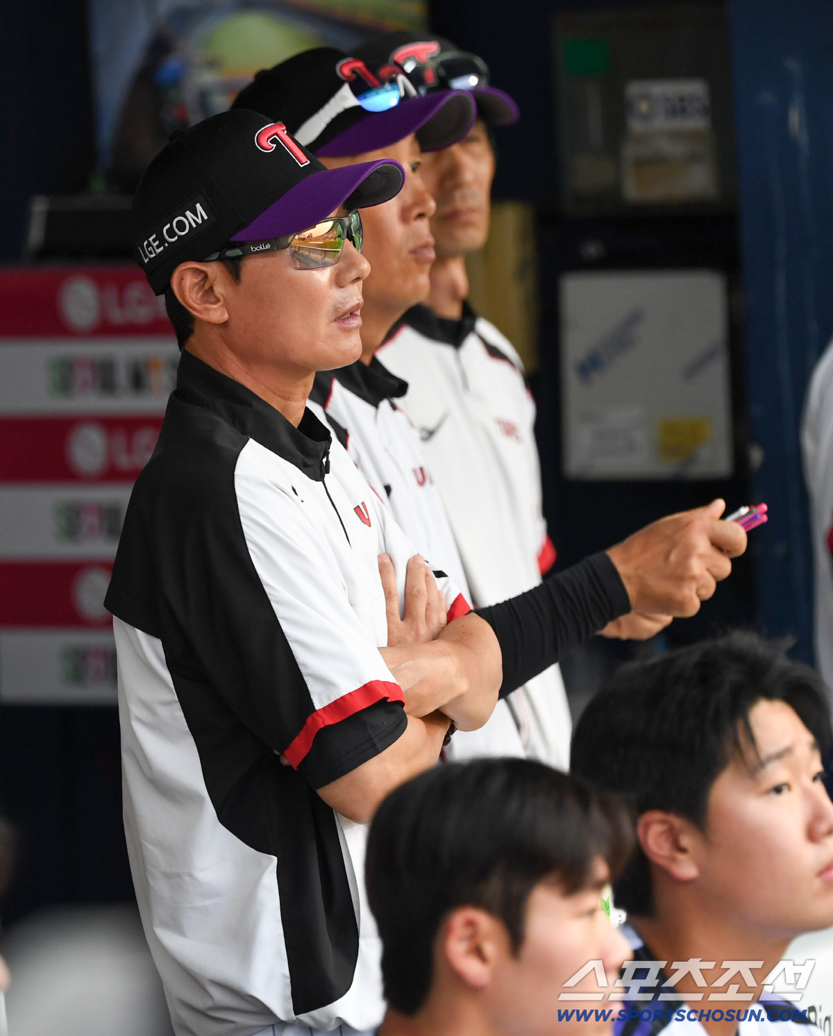 17일 잠실구장에서 열린 LG와 KT의 경기. LG 염경엽 감독이 경기를 지켜보고 있다. 잠실=박재만 기자 pjm@sportschosun.com/2026.07.17/