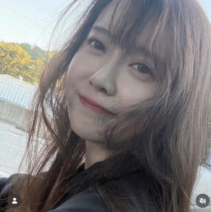Riding High, Goo Hye-sun Makes Her Home Shopping Debut... 'Selling 18-Ton Hair Rollers'