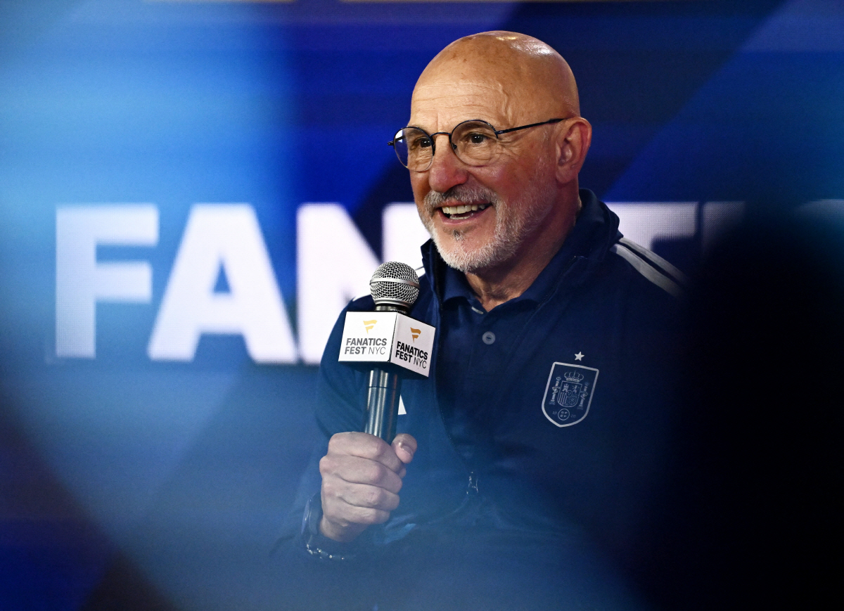 Soccer Football - FIFA World Cup 2026 - Spain's Rodri and Luis de la Fuente at the Fanatics Fest - Javits Center, New York City, New York, U.S. - July 17, 2026 Spain coach Luis de la Fuente at the Fanatics Fest REUTERS/Dylan Martinez