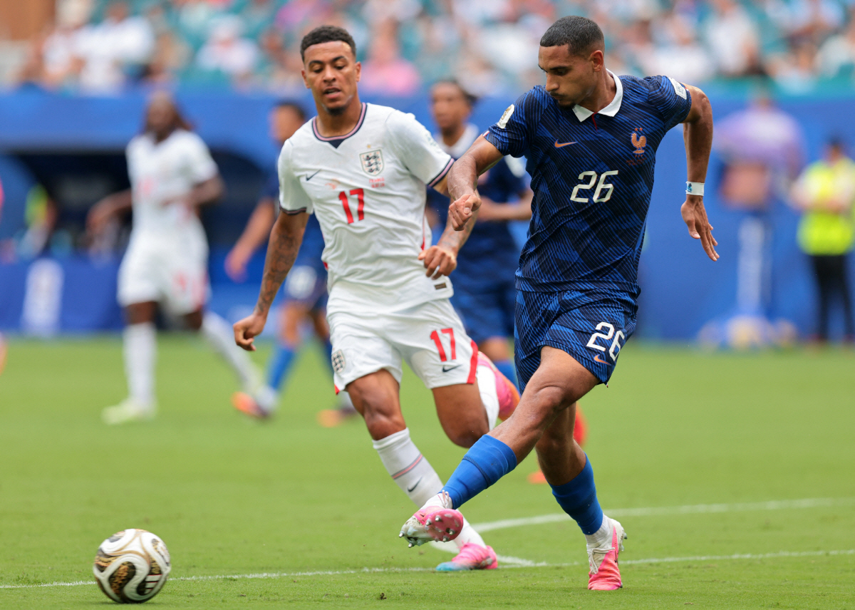 Soccer Football - FIFA World Cup 2026 - Bronze Final - France v England - Miami Stadium, Miami Gardens, Florida, U.S. - July 18, 2026 France's Maxence Lacroix in action with England's Morgan Rogers IMAGN IMAGES via Reuters/Sam Navarro