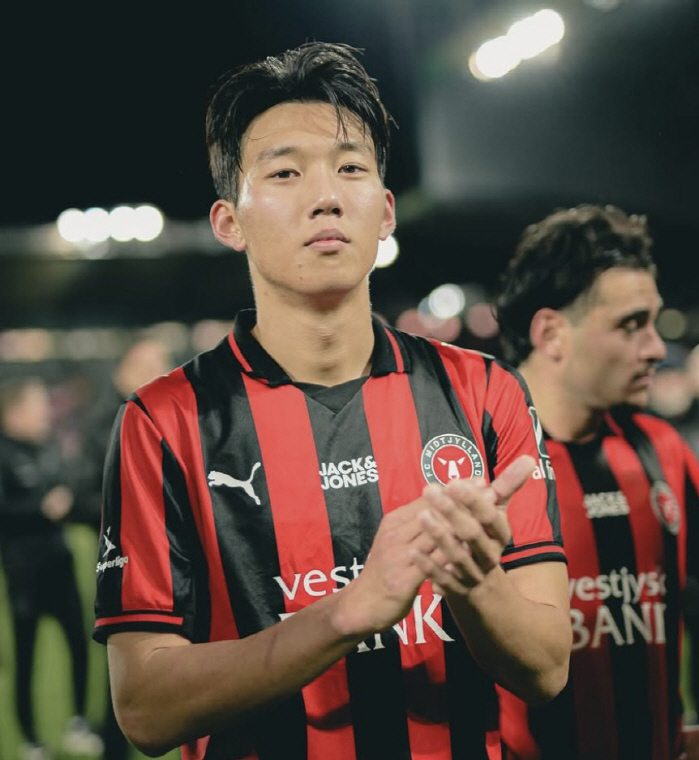 韓 축구 대형 호재! '월드컵 스타' 이한범, 드디어 빅리그 진출 성사되나...디렉터 '오피셜' 인정 "이적 가능성 충분, 선수와 논의 중"