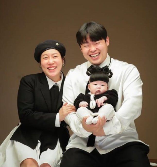 Kim Young-hee 'I Had Been Single for 11 Years... Then Yoon Seung-yeol, 10 Years Younger, Flirted with Me and I Fell for Him'