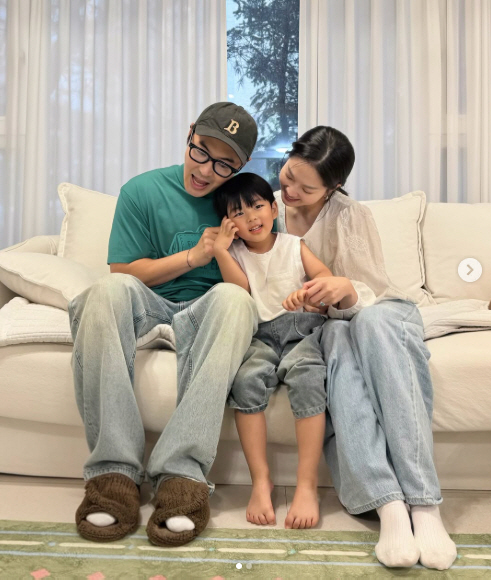 Ryu Yi-seo, Jin Jin's Wife, Says 4-Year-Old Ain-i Stayed on Her Mind for Days After Visiting