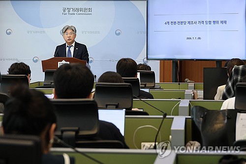 남동일 공정거래위원회 부위원장이 7월 7일 세종시 정부세종청사에서 전분 및 전분당 가격담합 사건 심의 결과에 대해 브리핑하고 있다.[연합뉴스 자료사진]