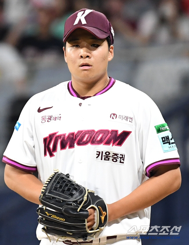 "홈런 맞는 것보다 볼넷 주는게 더 화난다"…당찬 고졸 루키의 자신감 "구속 빠르지 않아도 제구 자신있어" 