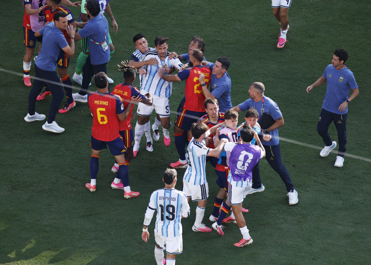 Soccer Football - FIFA World Cup 2026 - Final - Spain v Argentina - New York/New Jersey Stadium, East Rutherford, New Jersey, U.S. - July 19, 2026 Spain's Borja Iglesias clashes with Argentina's Leandro Paredes REUTERS/Brian Snyder