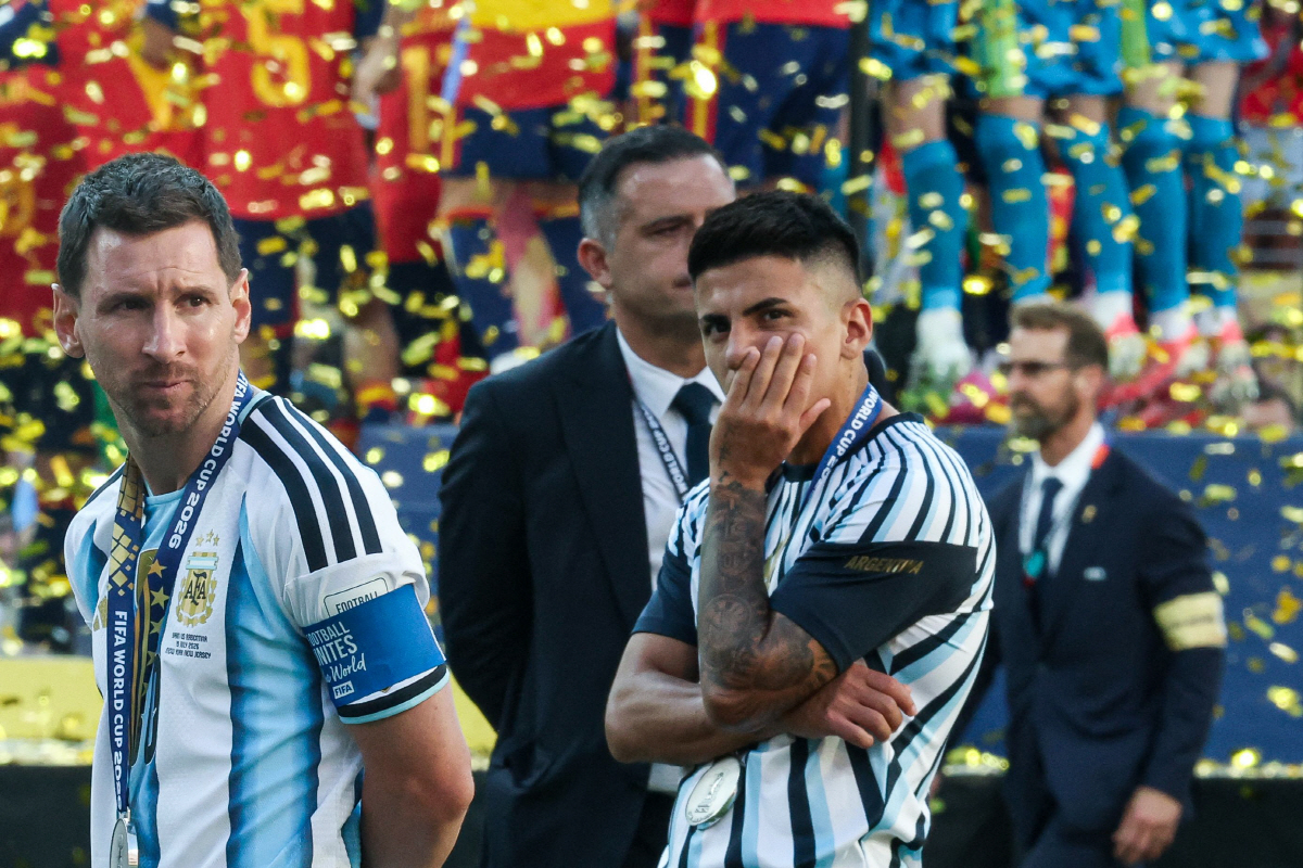 Argentina's forward #10 Lionel Messi (L) reacts after losing the 2026 World Cup football tournament final match between Spain and Argentina at the New York/New Jersey Stadium in East Rutherford on July 19, 2026. (Photo by PATRICIA DE MELO MOREIRA / AFP)