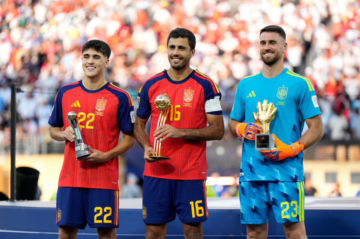 Spain's Pau Cubarsi, from left, Rodri and goalkeeper Unai Simon pose with their individual awards after winning the World Cup final soccer match between Spain and Argentina in East Rutherford, N.J., near New York, Sunday, July 19, 2026. (AP Photo/Ashley Landis)