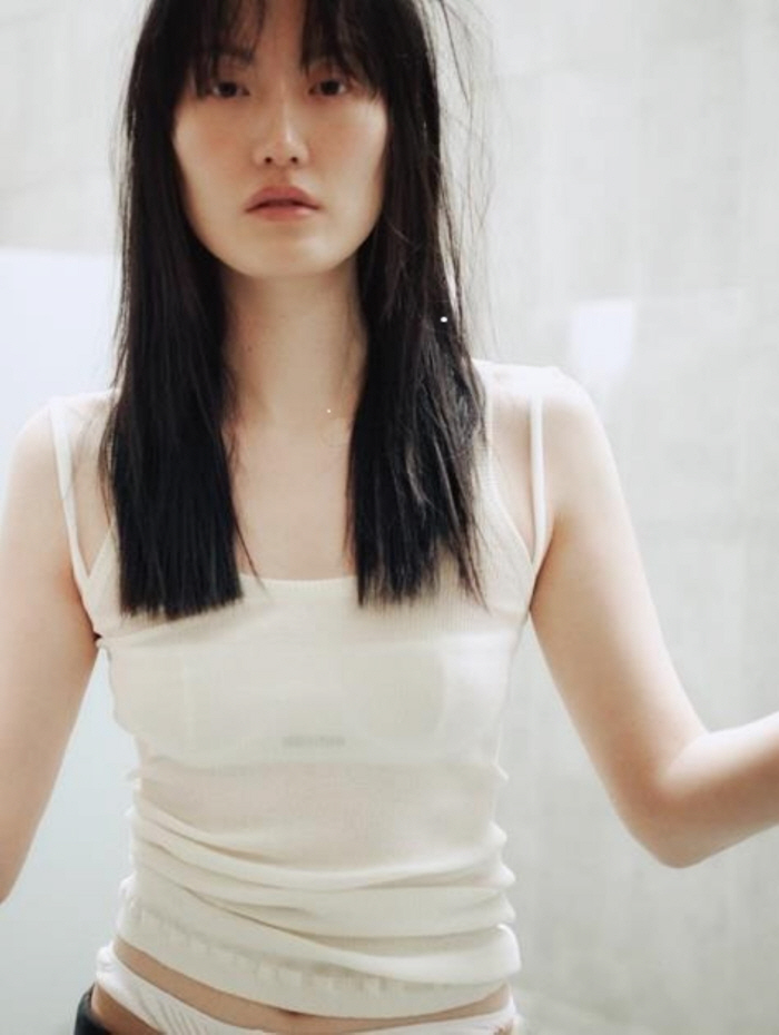 Model Lee Hye-seung begins anew as photographer HA ESUN... First solo exhibition 'THE SELF OUTSIDE THE DOOR' launches as a 3D digital show