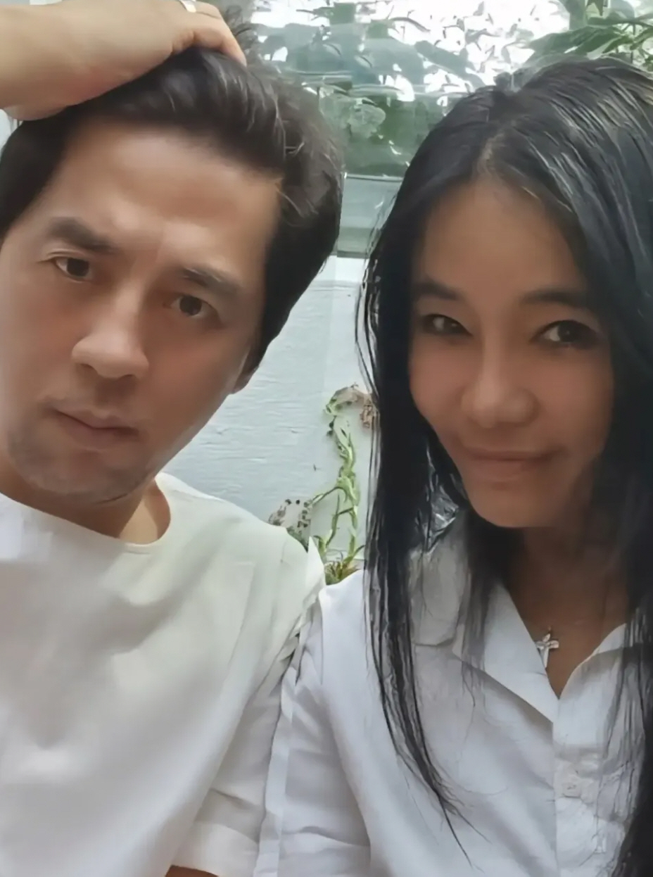 '6살 연상♥' 권오중, 발달장애 子와 가족사진 "함께라 감사하고 행복"
