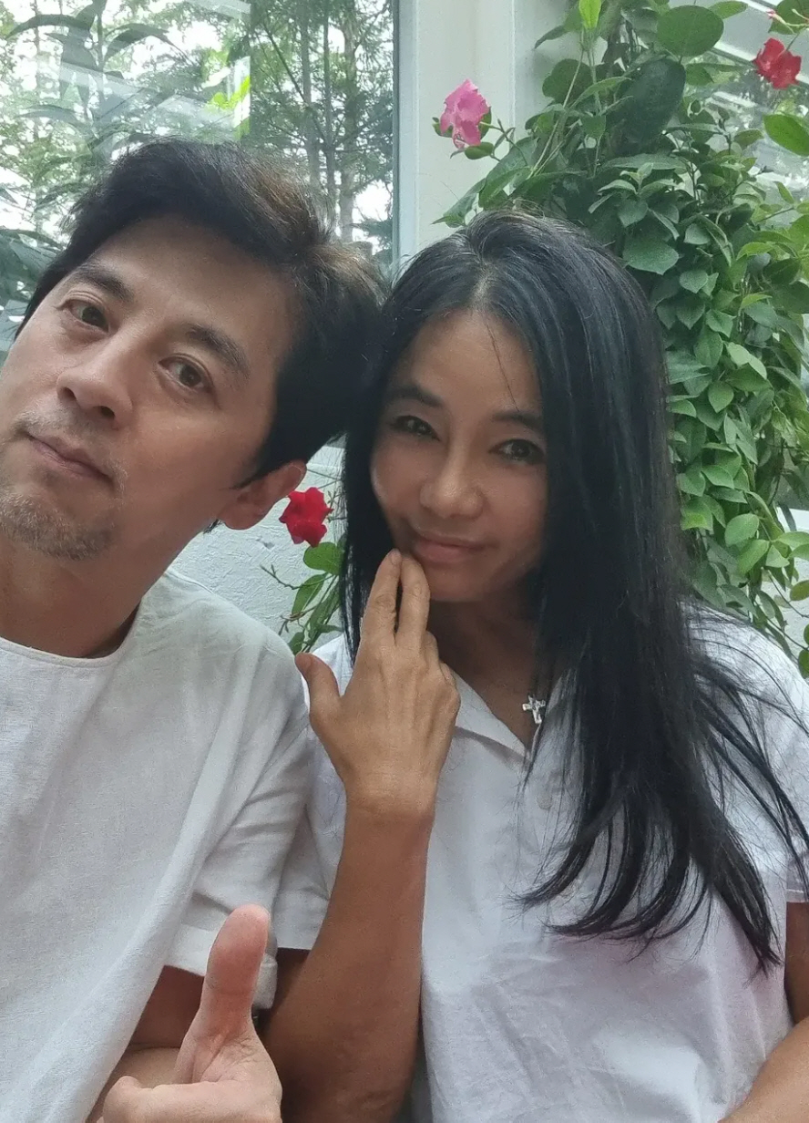 '6살 연상♥' 권오중, 발달장애 子와 가족사진 "함께라 감사하고 행복"