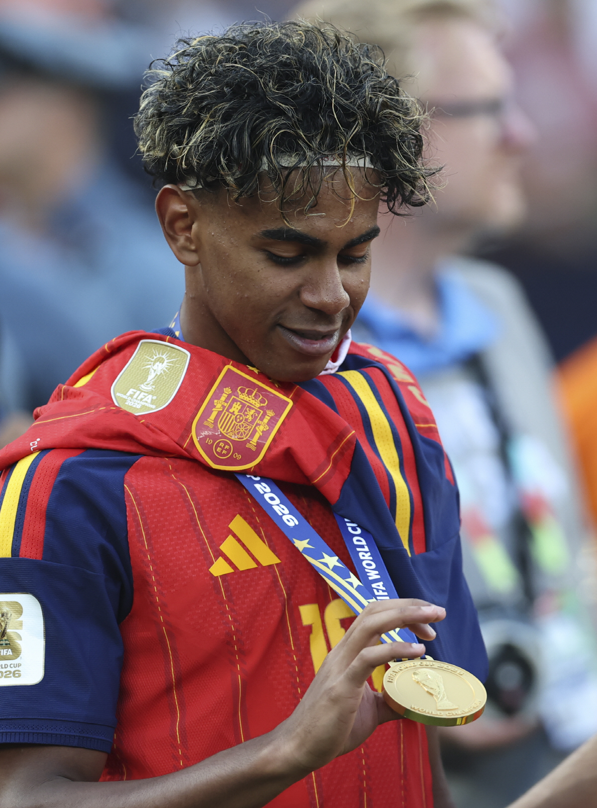(260720) -- NEW JERSEY, July 20, 2026 (Xinhua) -- Spain's Lamine Yamal reacts after the awarding ceremony following the final match between Spain and Argentina at the 2026 FIFA World Cup at the New York New Jersey Stadium, the United States, July 19, 2026. (Xinhua/Li Ming)