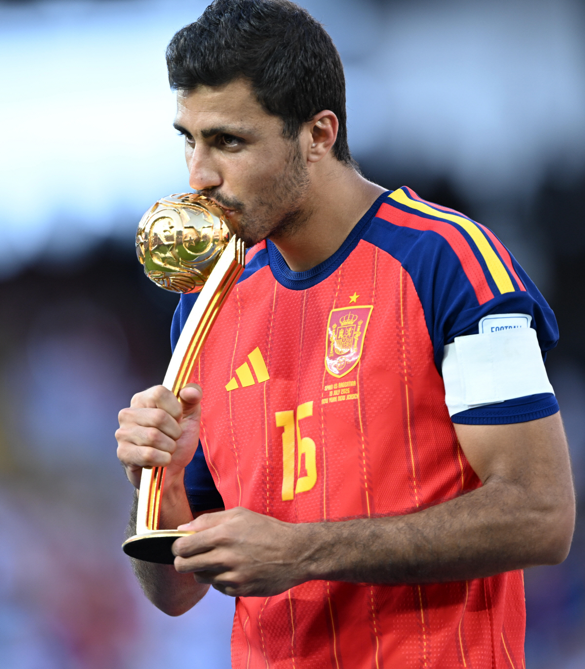 (260720) -- NEW JERSEY, July 20, 2026 (Xinhua) -- Spain's Rodri celebrates on the podium after winning the Golden Ball following the final match between Spain and Argentina at the 2026 FIFA World Cup at the New York New Jersey Stadium, the United States, July 19, 2026. (Xinhua/Xiao Yijiu)