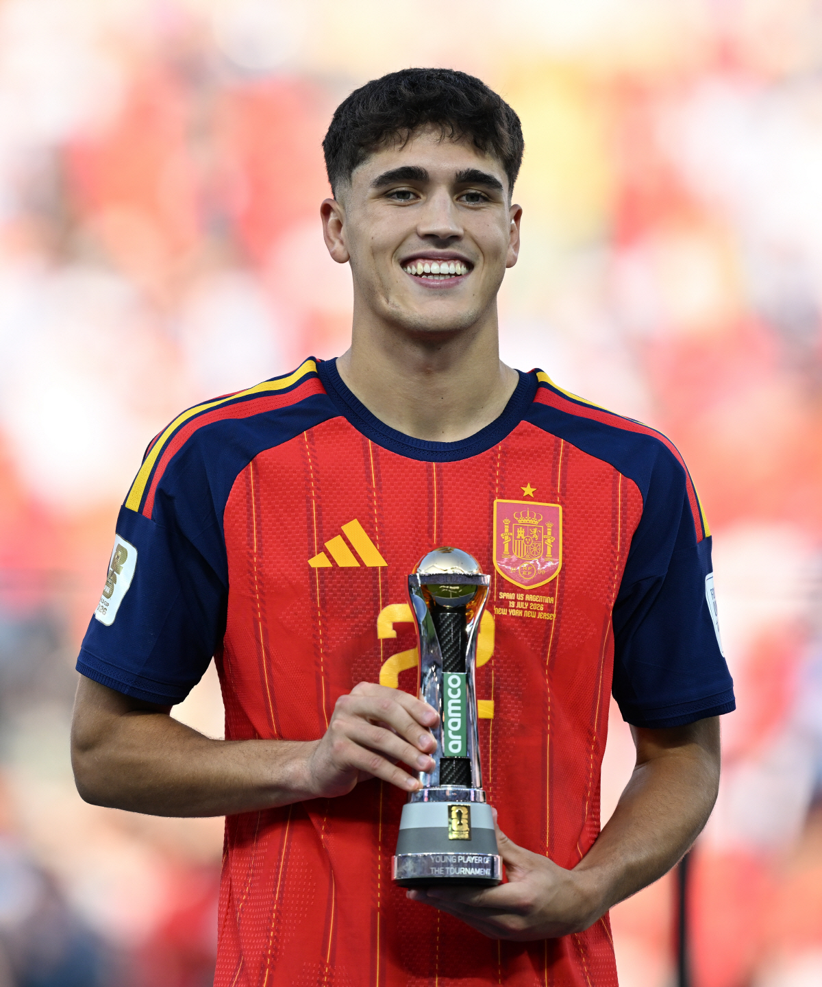 (260720) -- NEW JERSEY, July 20, 2026 (Xinhua) -- Spain's Pau Cubarsi is awarded the FIFA Young Player award after the final match between Spain and Argentina at the 2026 FIFA World Cup at the New York New Jersey Stadium, the United States, July 19, 2026. (Xinhua/Wu Xiaoling)