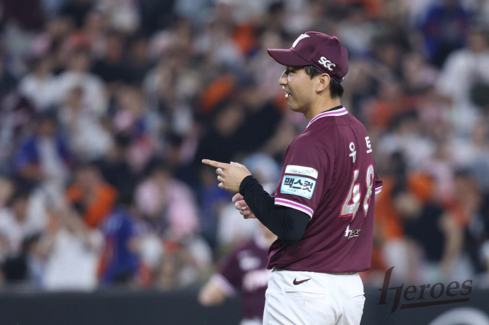 "초반엔 변화구 제구 힘들어했다"…'아쿼' S급 투수, 153㎞ 패스트볼 위력에 10G 'ERA 0.00' 비결