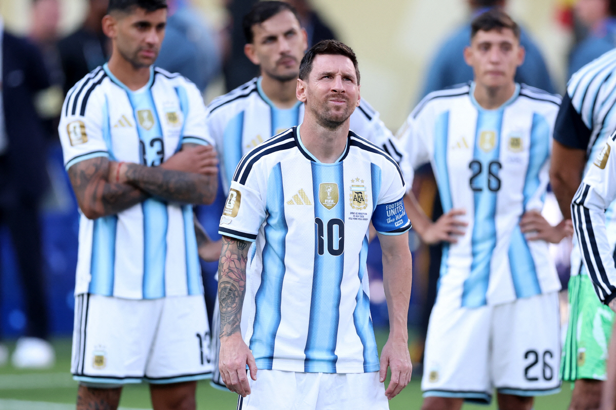 EAST RUTHERFORD, NEW JERSEY - JULY 19: Lionel Messi #10 of Argentina looks dejected after losi the FIFA World Cup 2026 Final match between Winner Spain and Argentina at New York New Jersey Stadium on July 19, 2026 in East Rutherford, New Jersey. Justin Setterfield/Getty Images/AFP (Photo by Justin Setterfield / GETTY IMAGES NORTH AMERICA / Getty Images via AFP)